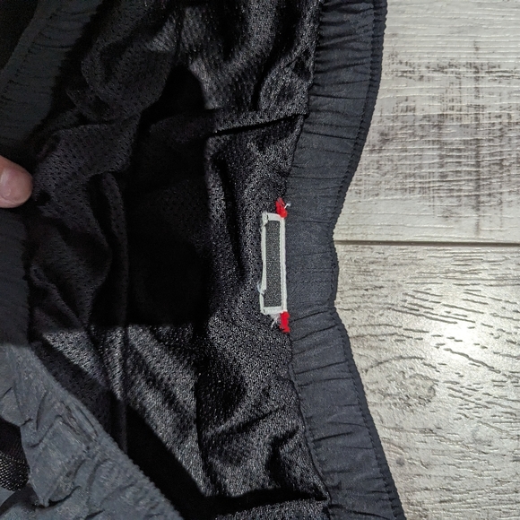 the north face class  v belted  shorts black size small - Picture 3 of 5